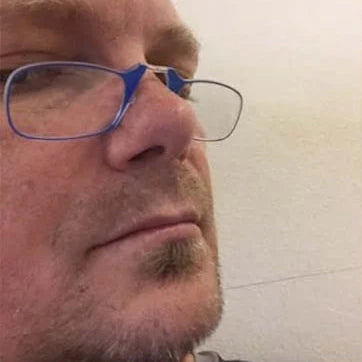 Næsebrille med hylster i assorterede design